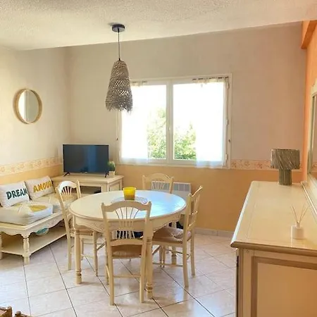 T2 Climatisé à 2 Min Du Mole Avec Balcon Et Piscine Agde