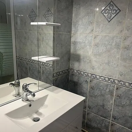 T2 Climatisé à 2 Min Du Mole Avec Balcon Et Piscine Appartement *