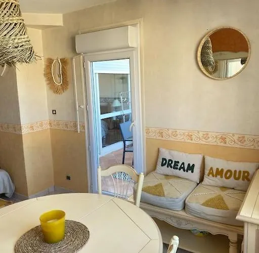 T2 Climatise A 2 Min Du Mole Avec Balcon Et Piscine Apartament