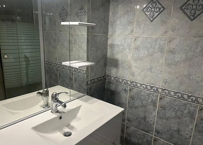 T2 Climatise A 2 Min Du Mole Avec Balcon Et Piscine Apartament *